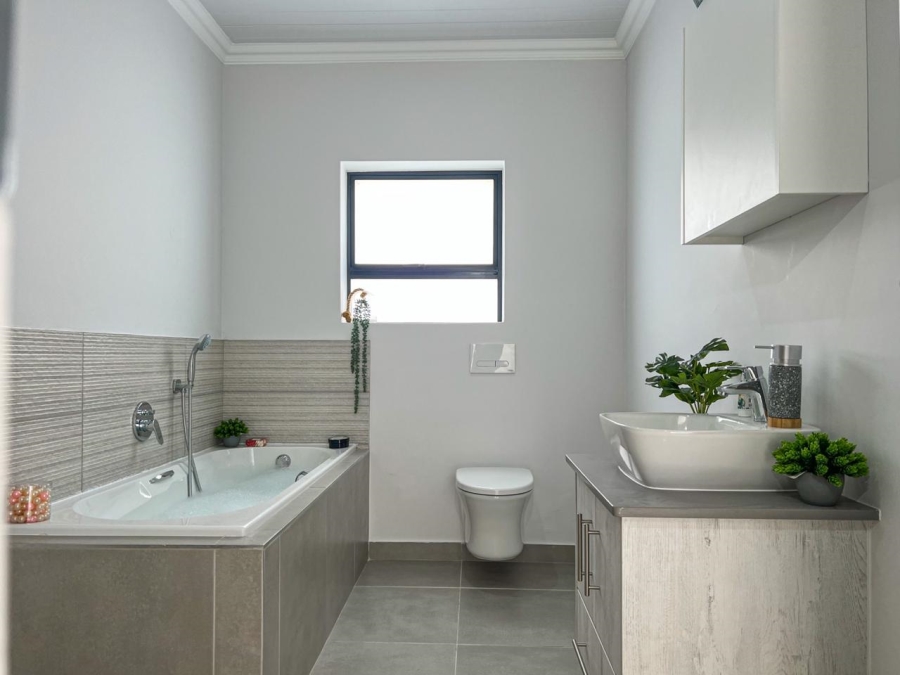 To Let 3 Bedroom Property for Rent in Dana Bay Western Cape